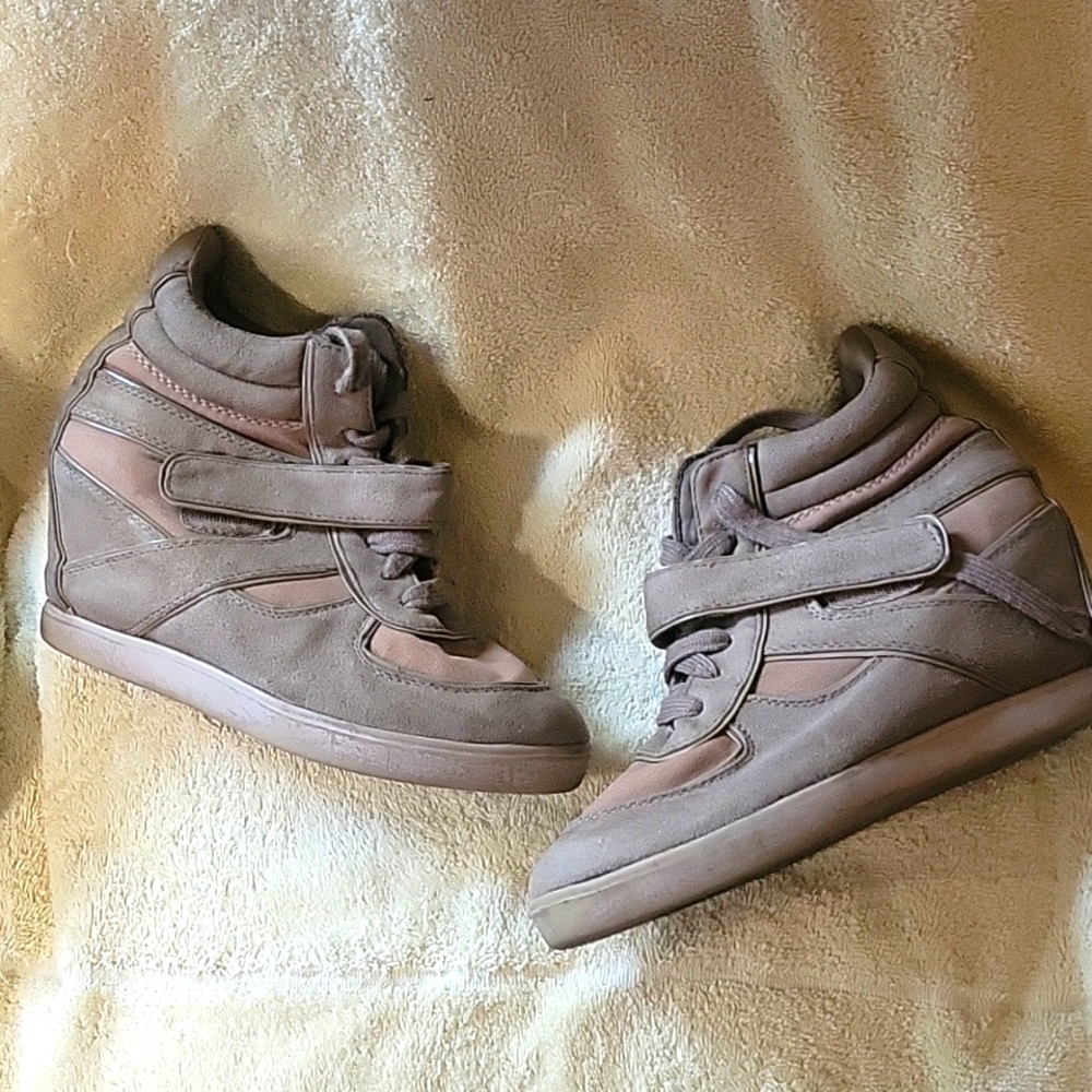 Wedge heels